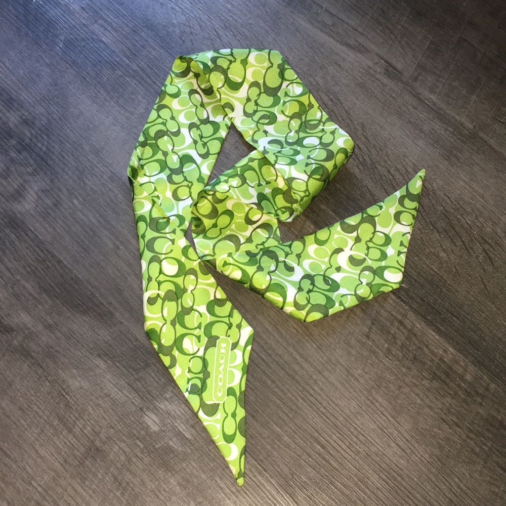 💯Auth COACH SILK scarf double print sig “C” green